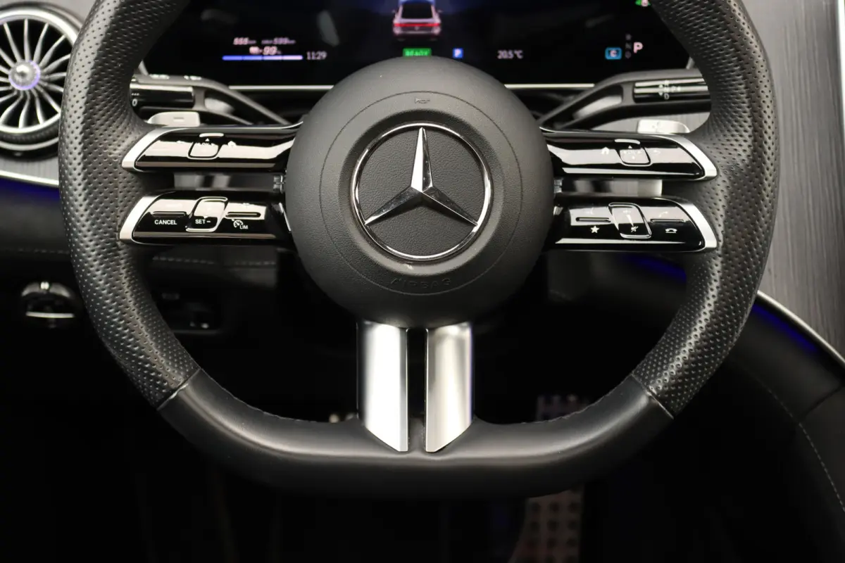 300 AMG Line 90 kWh | Luchtvering | Distronic | Panoramadak | Memory | Warmtepomp | Keyless Go | Camera | Dodehoekassistent |