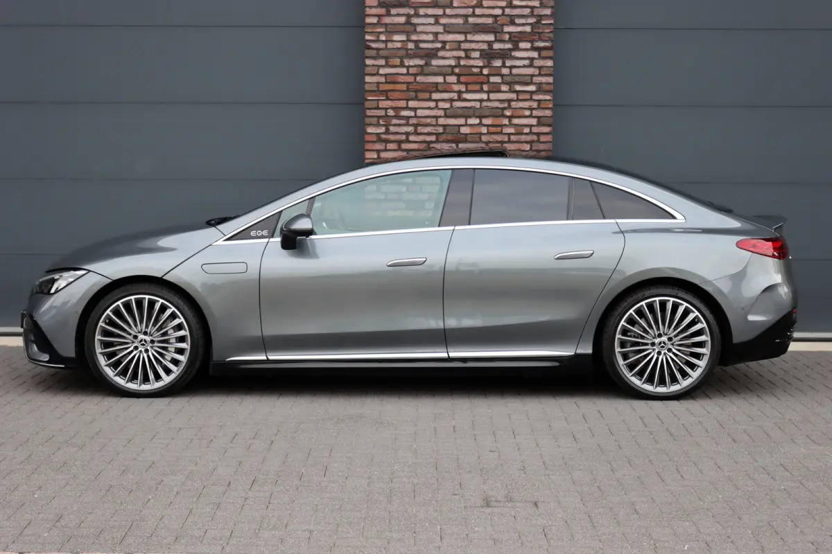 300 AMG Line 90 kWh | Luchtvering | Distronic | Panoramadak | Memory | Warmtepomp | Keyless Go | Camera | Dodehoekassistent |