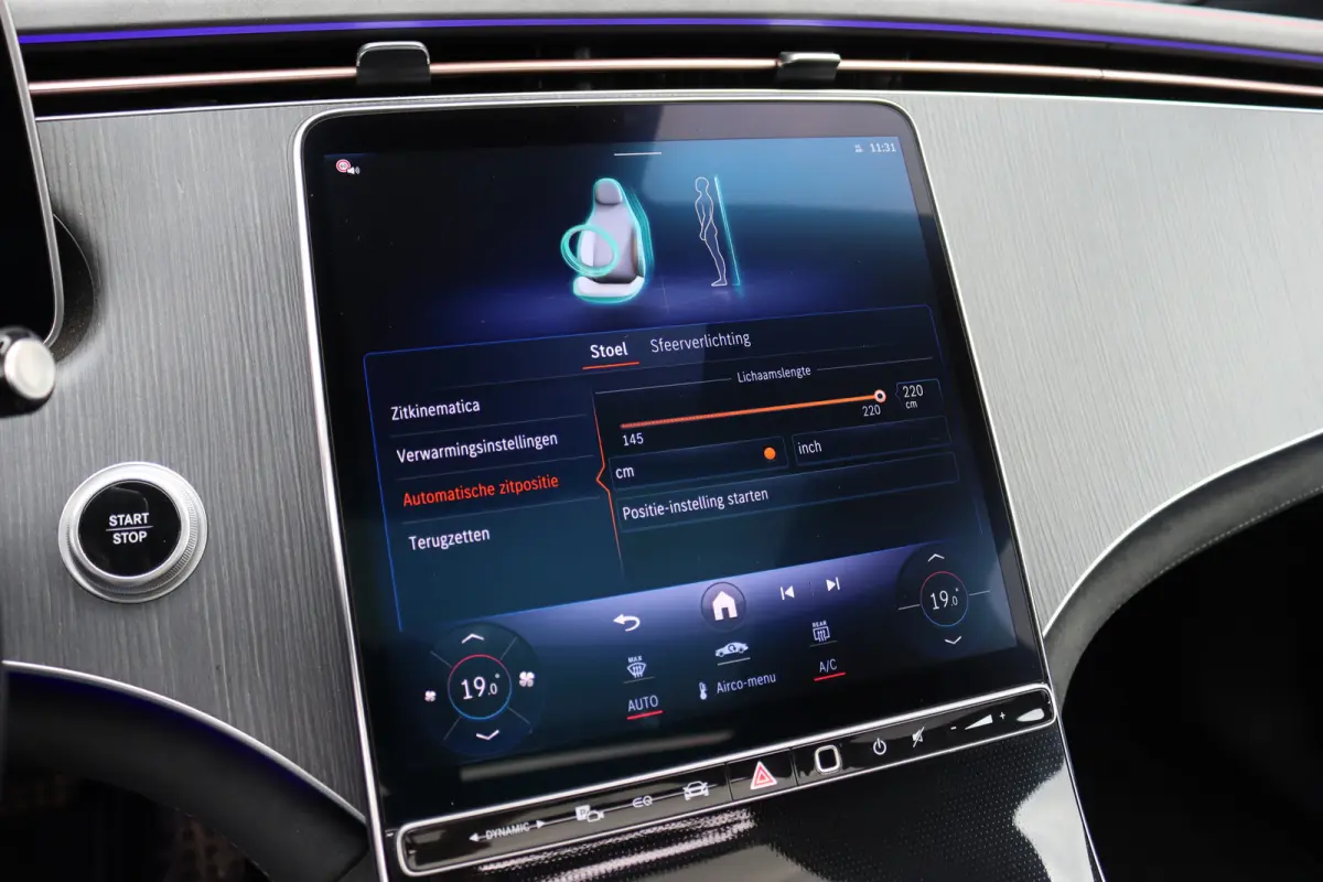300 AMG Line 90 kWh | Luchtvering | Distronic | Panoramadak | Memory | Warmtepomp | Keyless Go | Camera | Dodehoekassistent |