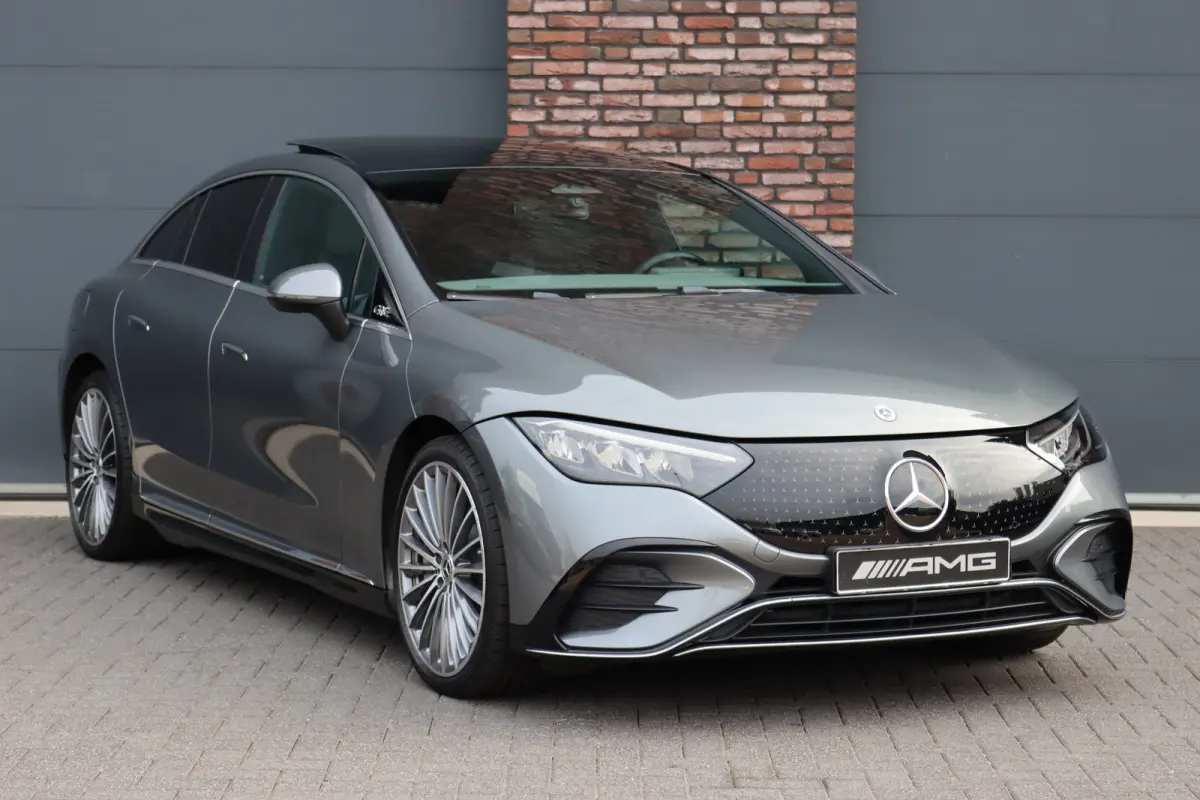 300 AMG Line 90 kWh | Luchtvering | Distronic | Panoramadak | Memory | Warmtepomp | Keyless Go | Camera | Dodehoekassistent |