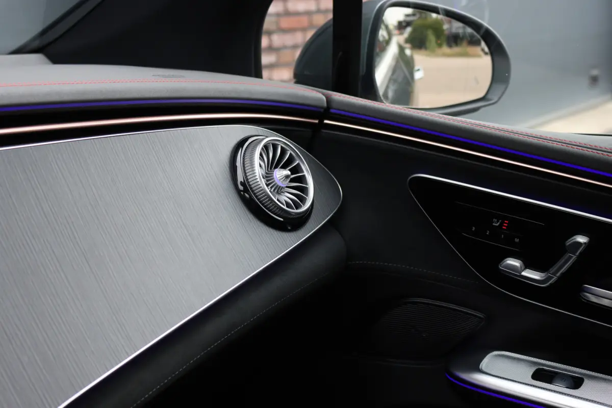300 AMG Line 90 kWh | Luchtvering | Distronic | Panoramadak | Memory | Warmtepomp | Keyless Go | Camera | Dodehoekassistent |