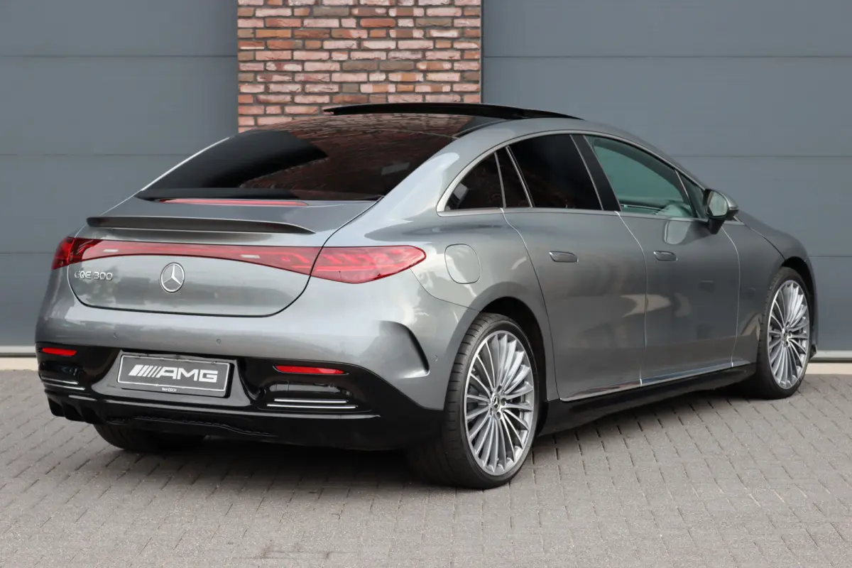 300 AMG Line 90 kWh | Luchtvering | Distronic | Panoramadak | Memory | Warmtepomp | Keyless Go | Camera | Dodehoekassistent |