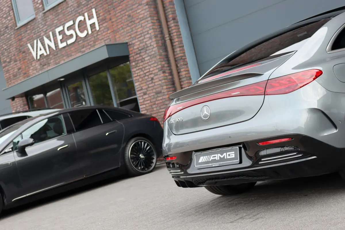 300 AMG Line 90 kWh | Luchtvering | Distronic | Panoramadak | Memory | Warmtepomp | Keyless Go | Camera | Dodehoekassistent |