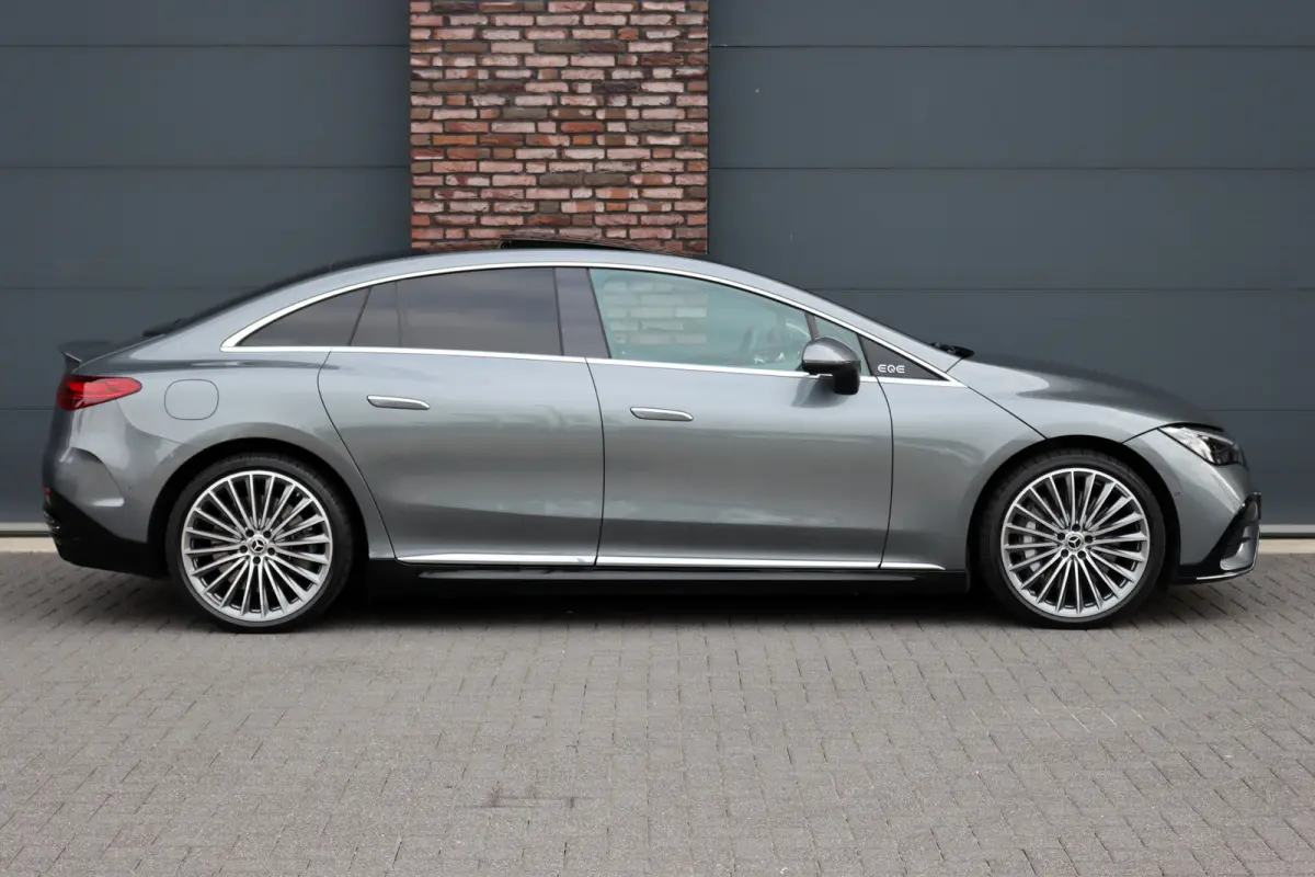 300 AMG Line 90 kWh | Luchtvering | Distronic | Panoramadak | Memory | Warmtepomp | Keyless Go | Camera | Dodehoekassistent |