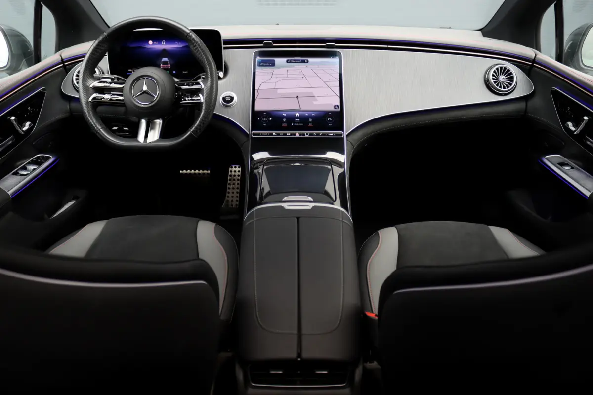 300 AMG Line 90 kWh | Luchtvering | Distronic | Panoramadak | Memory | Warmtepomp | Keyless Go | Camera | Dodehoekassistent |