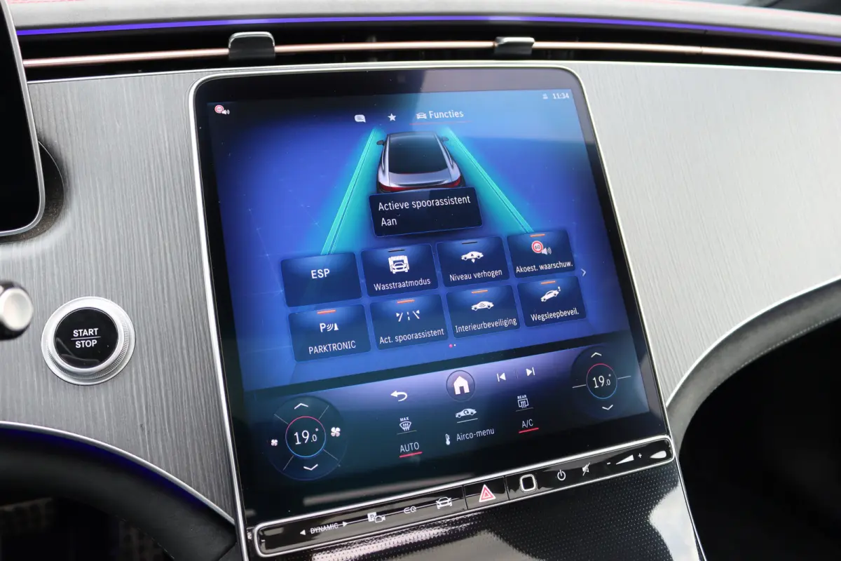 300 AMG Line 90 kWh | Luchtvering | Distronic | Panoramadak | Memory | Warmtepomp | Keyless Go | Camera | Dodehoekassistent |