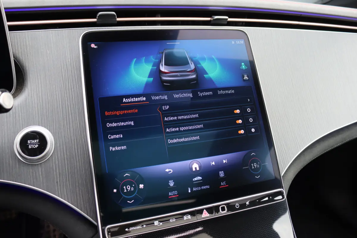 300 AMG Line 90 kWh | Luchtvering | Distronic | Panoramadak | Memory | Warmtepomp | Keyless Go | Camera | Dodehoekassistent |