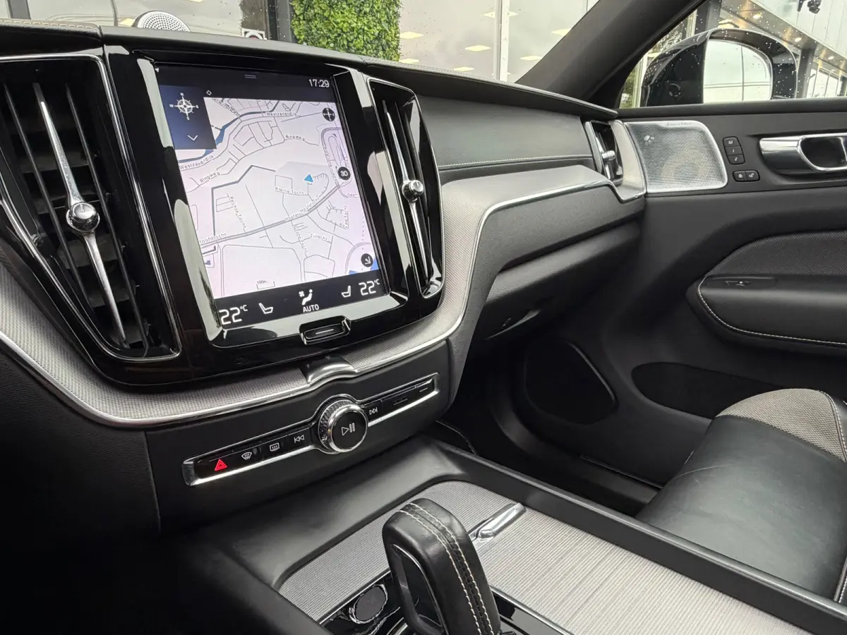 2.0 T8 Twin Engine AWD Polestar Engineered 405PK | Pano |Bowers&Wilkins Audio | Trekhaak | 1e Eig.