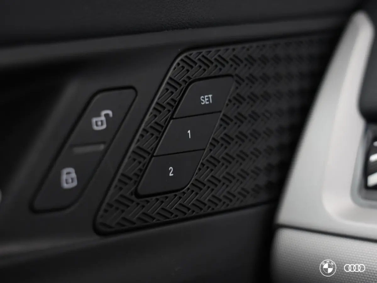 xDrive25e / ACC / HEAD-UP / EL STOELEN / EL TREKHAAK / KEYLESS / VERW STOELEN