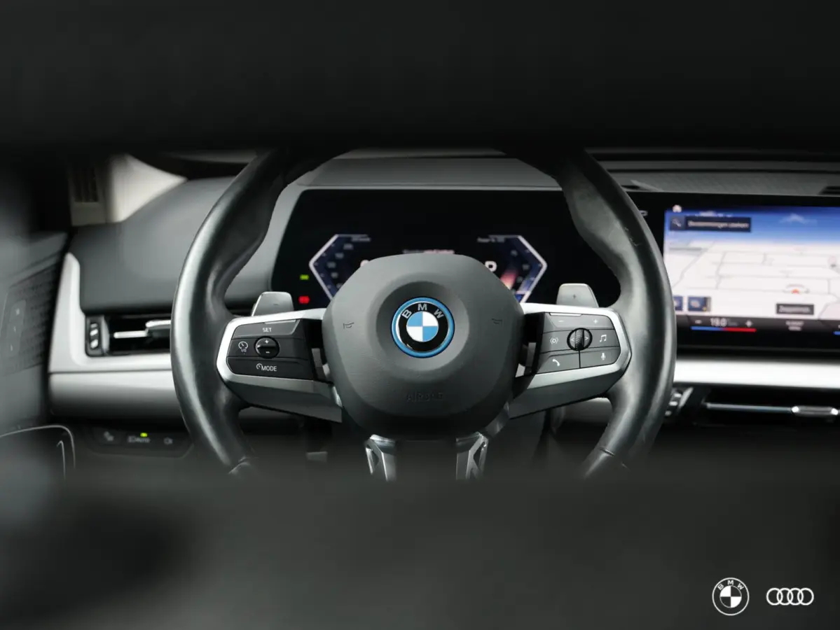 xDrive25e / ACC / HEAD-UP / EL STOELEN / EL TREKHAAK / KEYLESS / VERW STOELEN