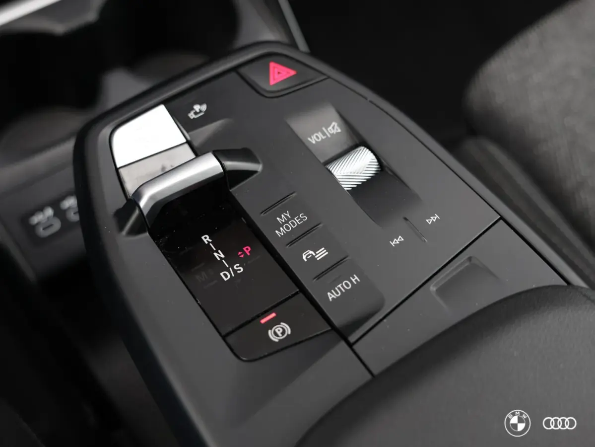 xDrive25e / ACC / HEAD-UP / EL STOELEN / EL TREKHAAK / KEYLESS / VERW STOELEN