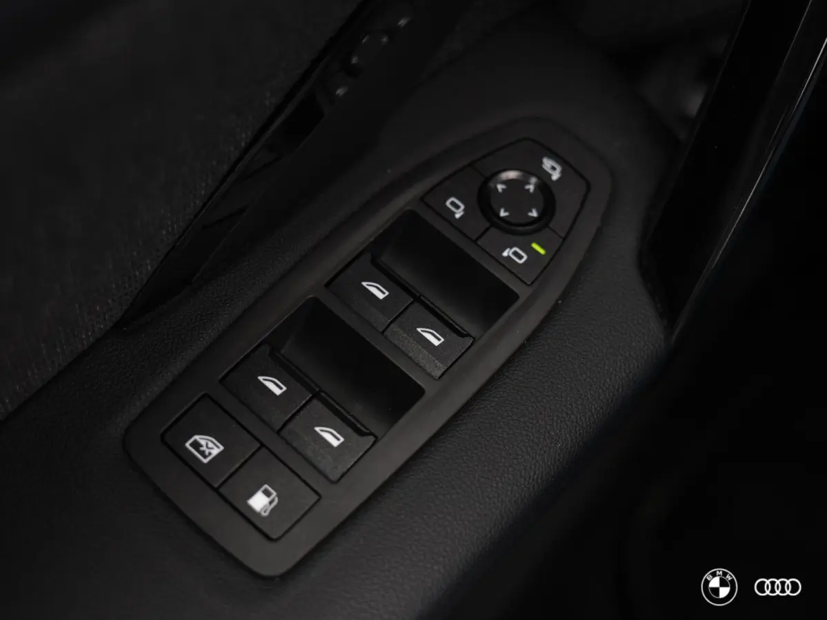 xDrive25e / ACC / HEAD-UP / EL STOELEN / EL TREKHAAK / KEYLESS / VERW STOELEN
