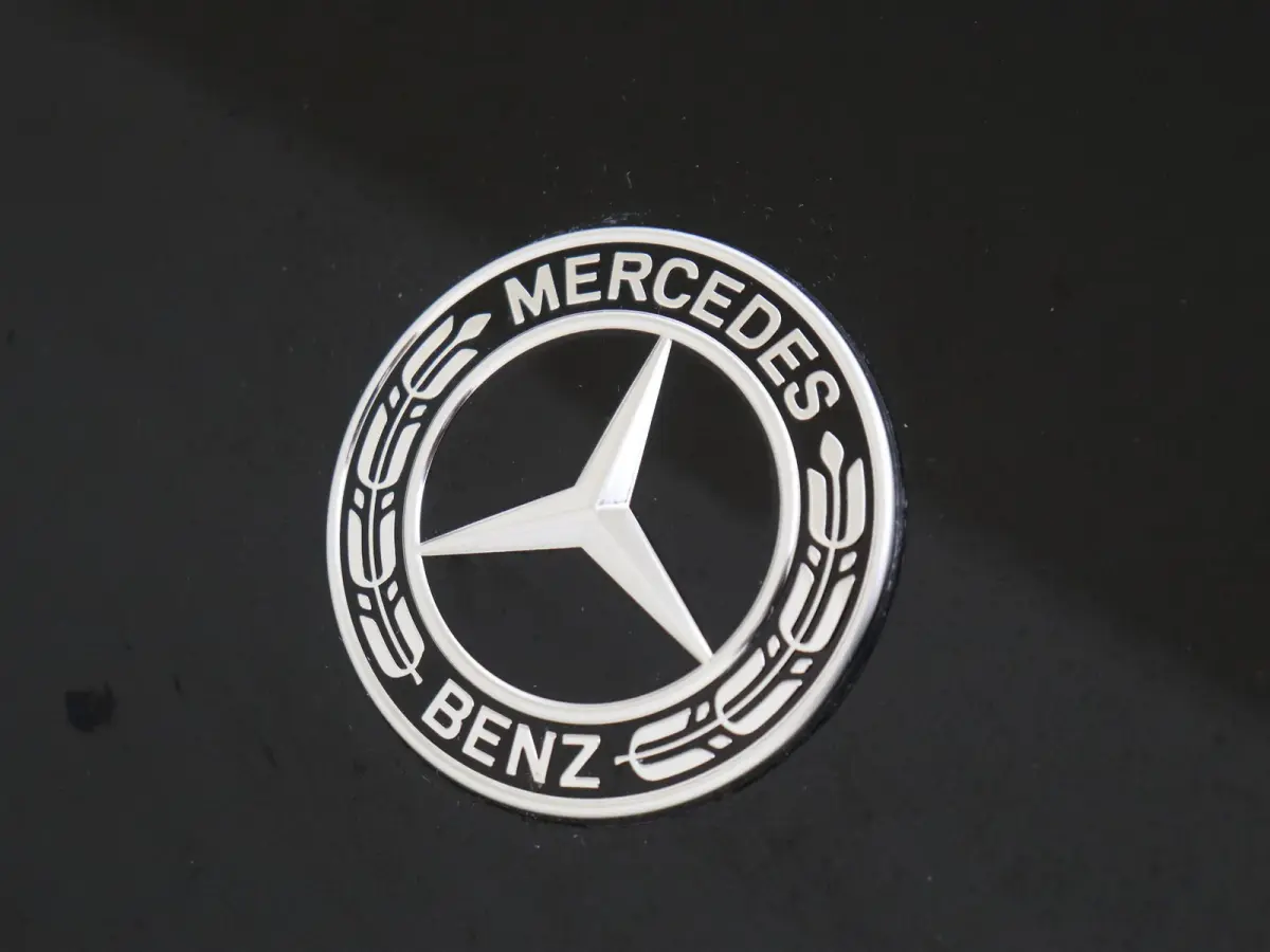 300 e AMG Line Panoramadak / Superscreen / Burmester / Memory Seats / 360 Camera / Nappa Leder / Head-Up