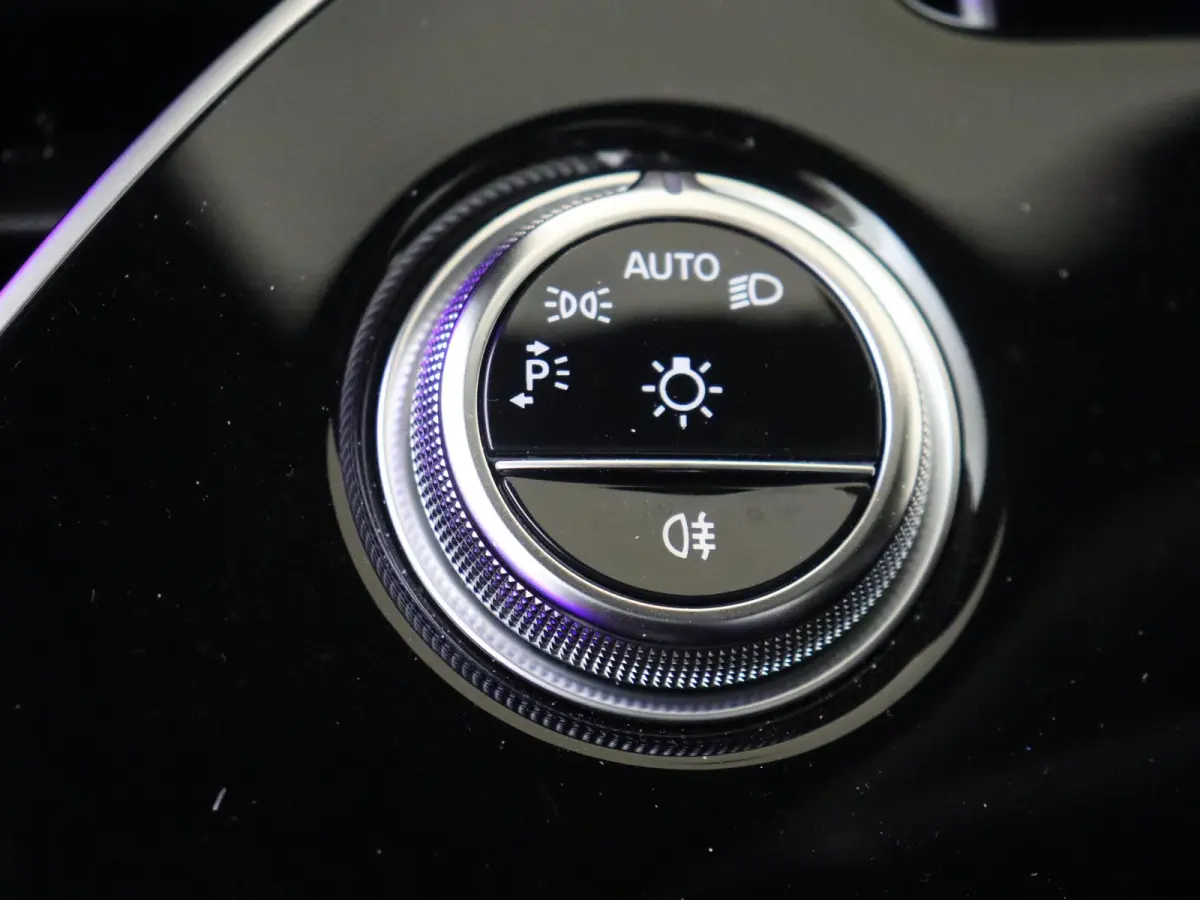 300 e AMG Line Panoramadak / Superscreen / Burmester / Memory Seats / 360 Camera / Nappa Leder / Head-Up