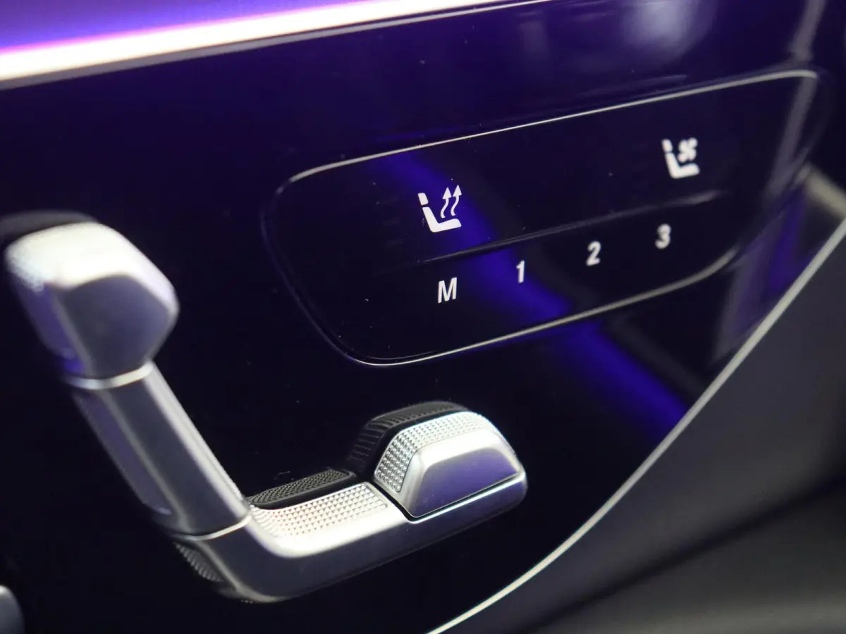 300 e AMG Line Panoramadak / Superscreen / Burmester / Memory Seats / 360 Camera / Nappa Leder / Head-Up