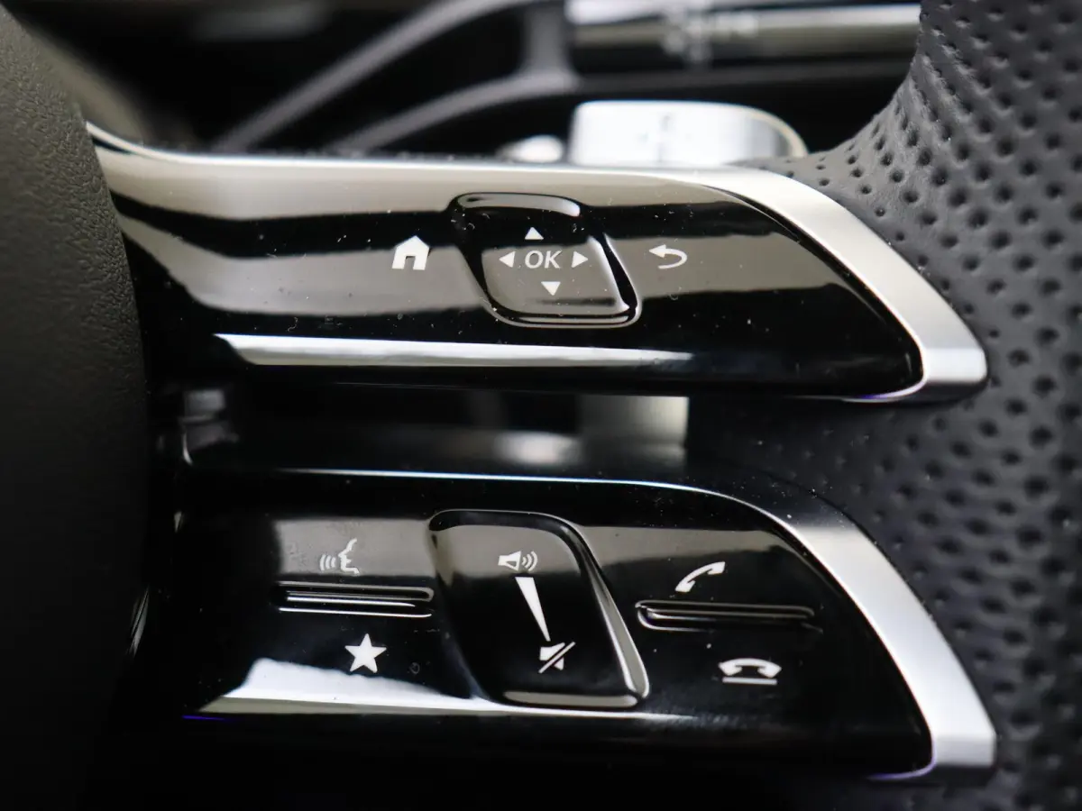 300 e AMG Line Panoramadak / Superscreen / Burmester / Memory Seats / 360 Camera / Nappa Leder / Head-Up