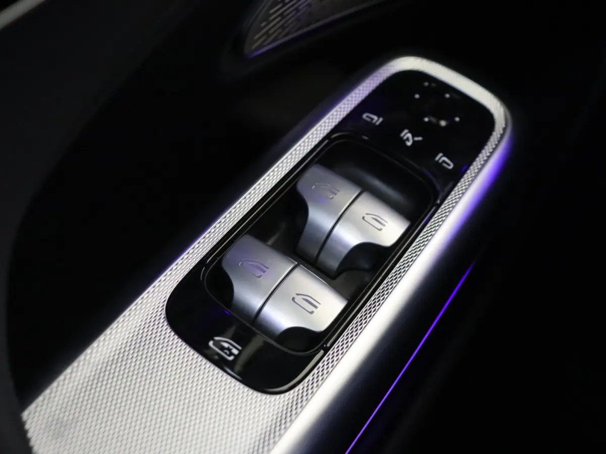 300 e AMG Line Panoramadak / Superscreen / Burmester / Memory Seats / 360 Camera / Nappa Leder / Head-Up