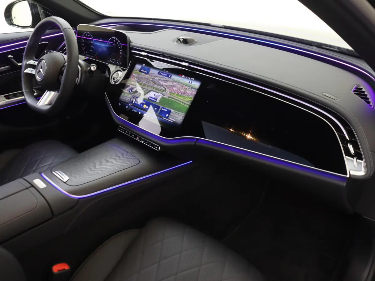 300 e AMG Line Panoramadak / Superscreen / Burmester / Memory Seats / 360 Camera / Nappa Leder / Head-Up