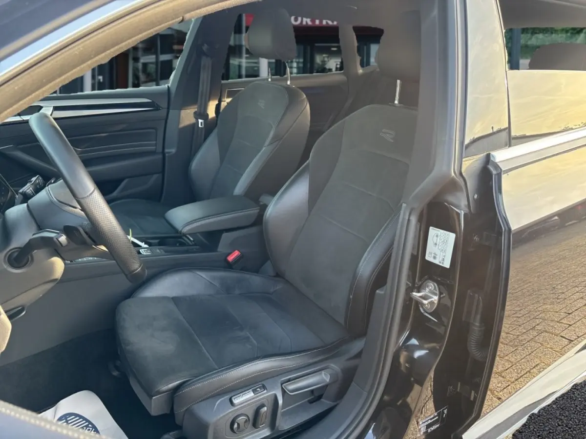 1.4 TSI R-LINE BUSINESS+ e-HYBRID PANO-DAK/TREKHAAK/LEDER/ACC/360CAMERA