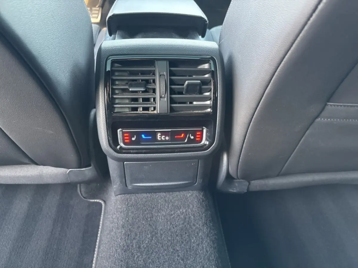 1.4 TSI R-LINE BUSINESS+ e-HYBRID PANO-DAK/TREKHAAK/LEDER/ACC/360CAMERA
