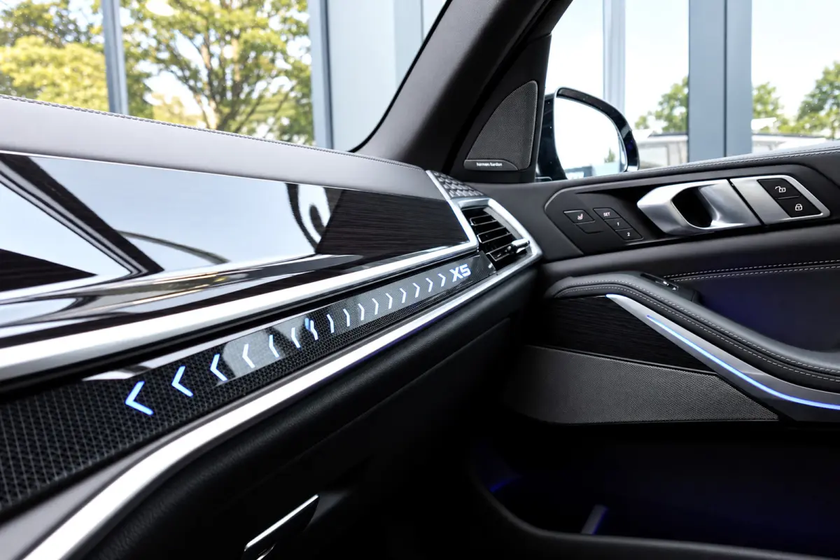 XDrive50e PANO KEYLESS SKYLOUNGE URBAN
