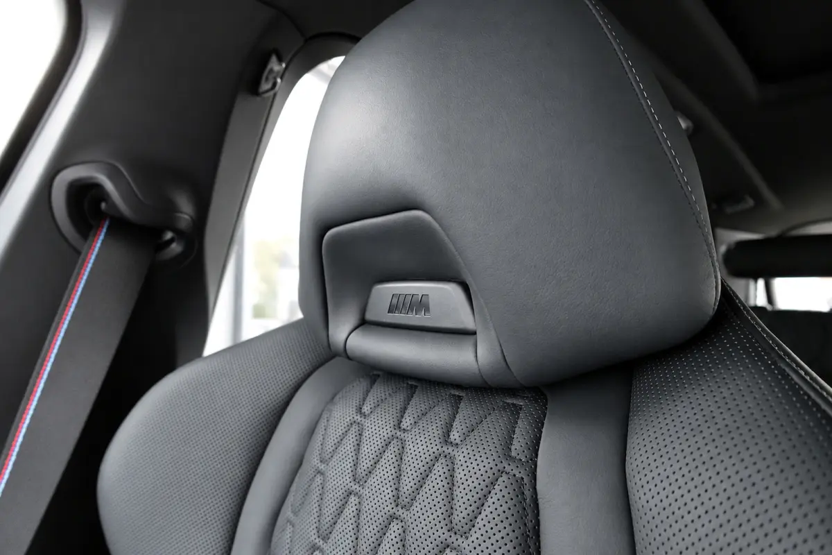 XDrive50e PANO KEYLESS SKYLOUNGE URBAN
