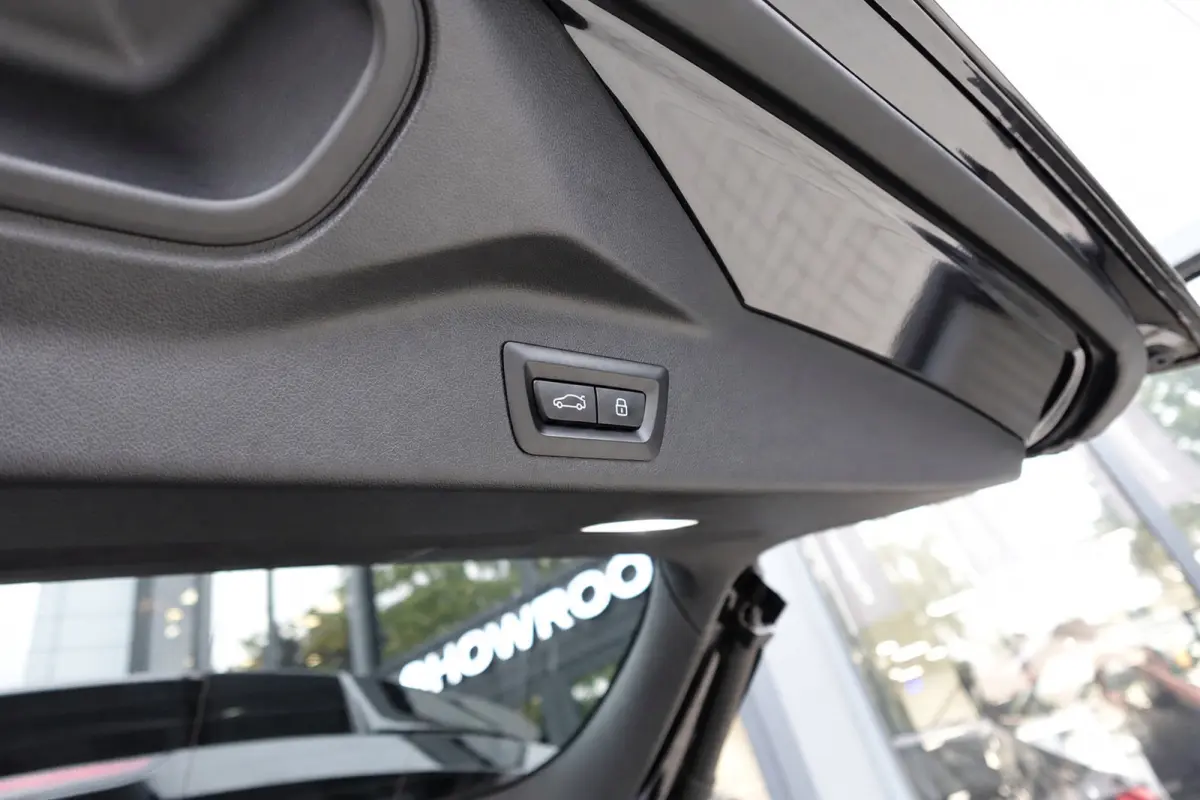 XDrive50e PANO KEYLESS SKYLOUNGE URBAN