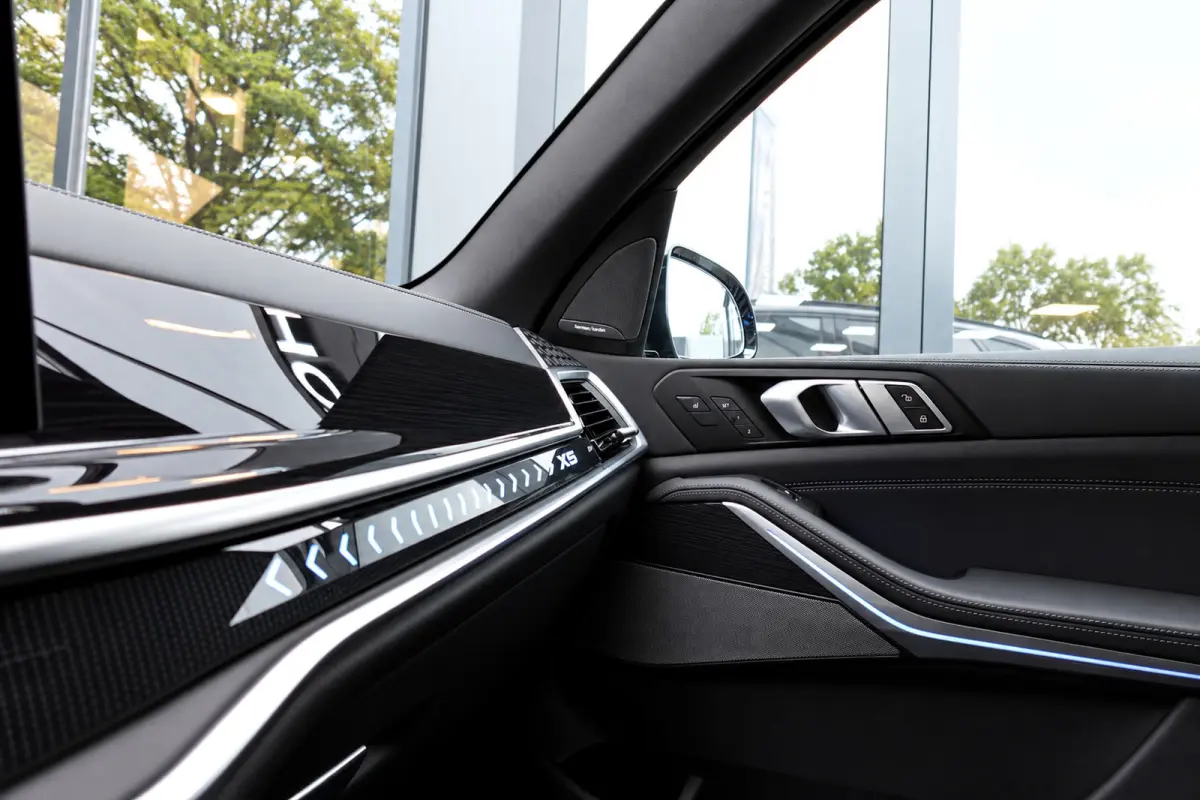 XDrive50e PANO KEYLESS SKYLOUNGE URBAN