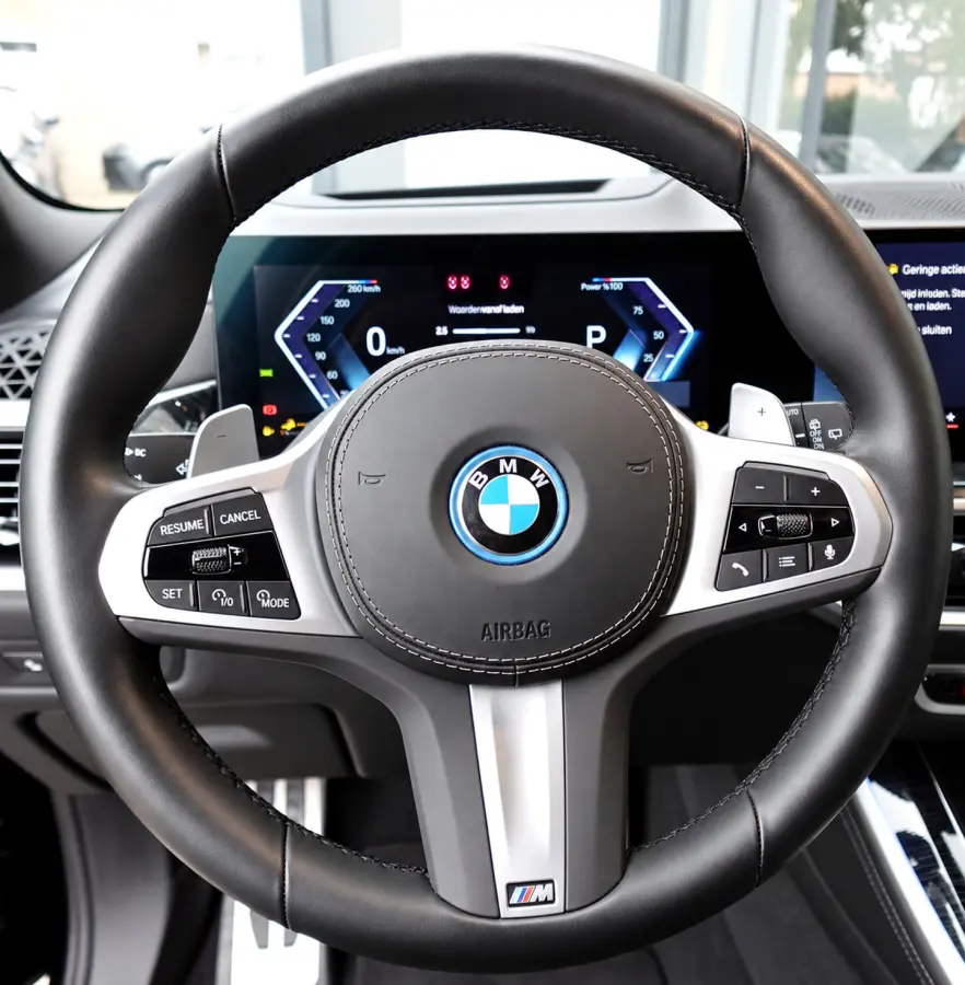 XDrive50e PANO KEYLESS SKYLOUNGE URBAN