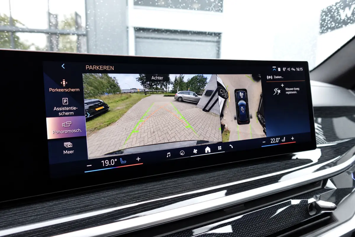 XDrive50e PANO KEYLESS SKYLOUNGE URBAN
