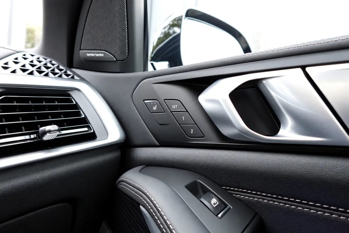 XDrive50e PANO KEYLESS SKYLOUNGE URBAN