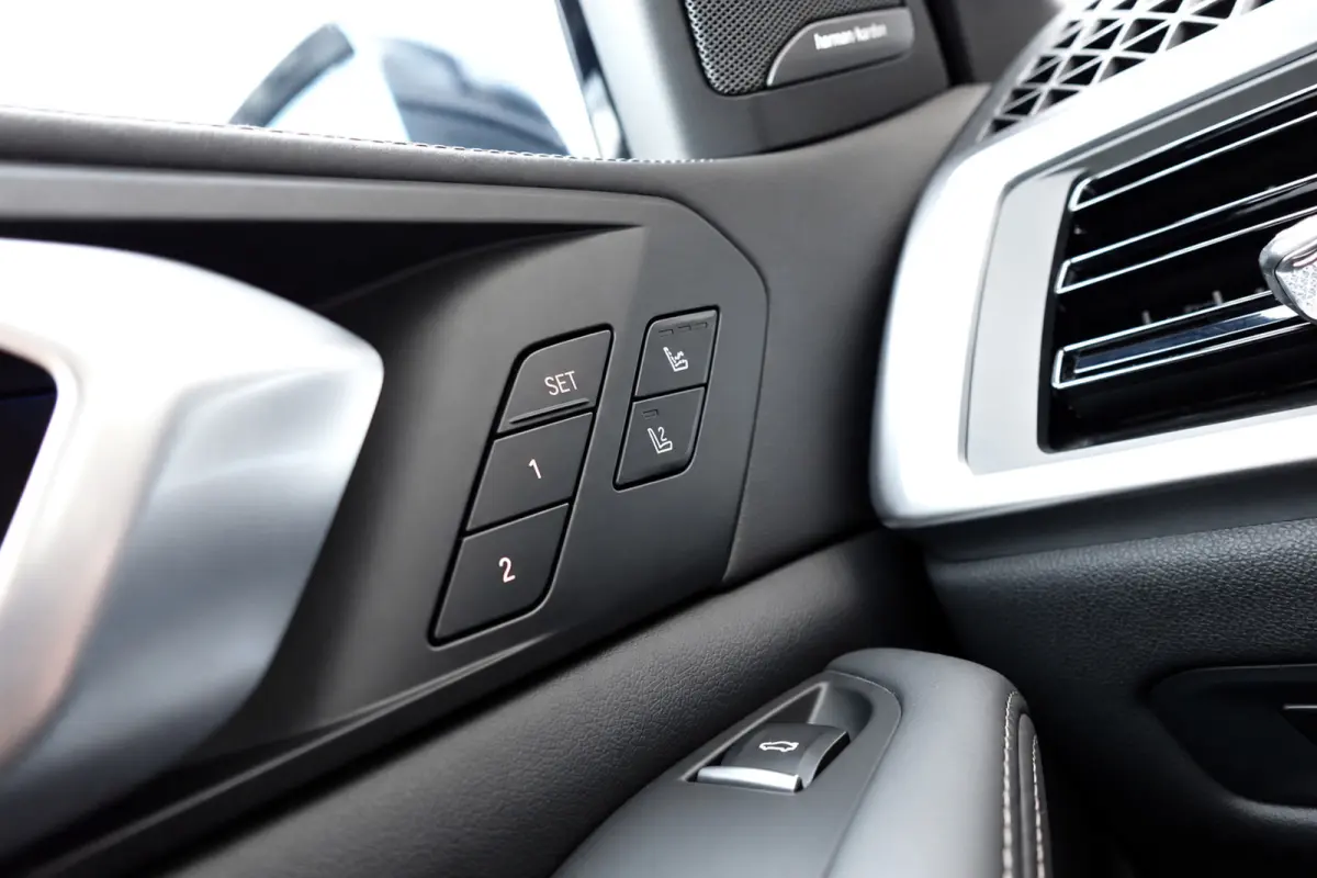 XDrive50e PANO KEYLESS SKYLOUNGE URBAN
