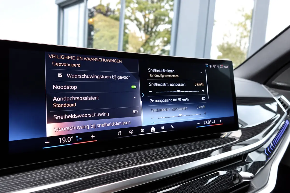 XDrive50e PANO KEYLESS SKYLOUNGE URBAN