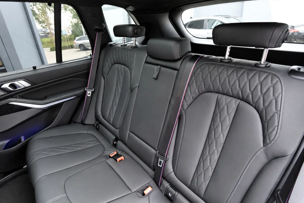 XDrive50e PANO KEYLESS SKYLOUNGE URBAN