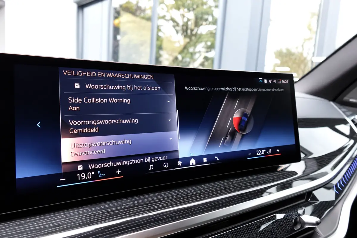 XDrive50e PANO KEYLESS SKYLOUNGE URBAN
