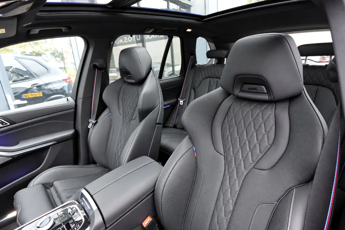 XDrive50e PANO KEYLESS SKYLOUNGE URBAN