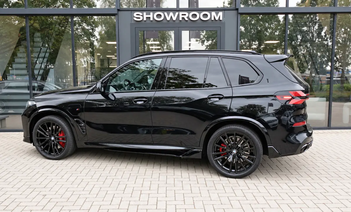 XDrive50e PANO KEYLESS SKYLOUNGE URBAN