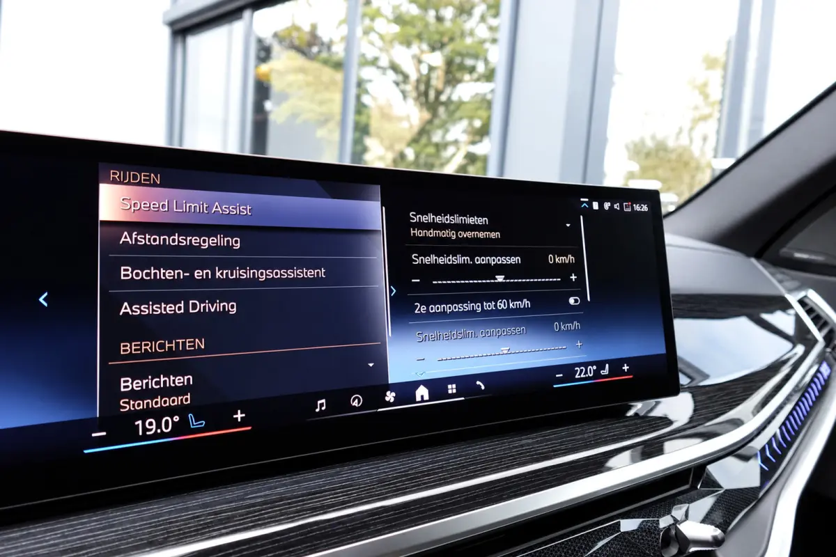 XDrive50e PANO KEYLESS SKYLOUNGE URBAN