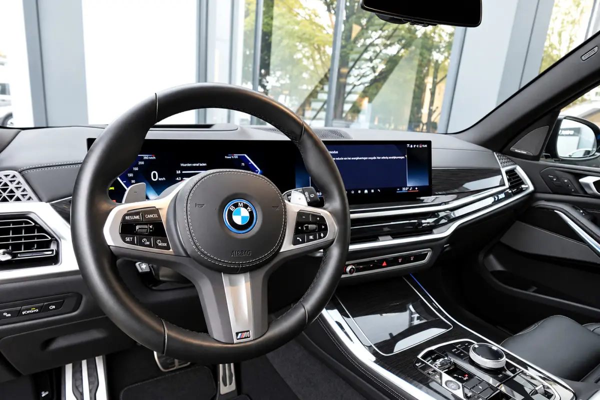 XDrive50e PANO KEYLESS SKYLOUNGE URBAN