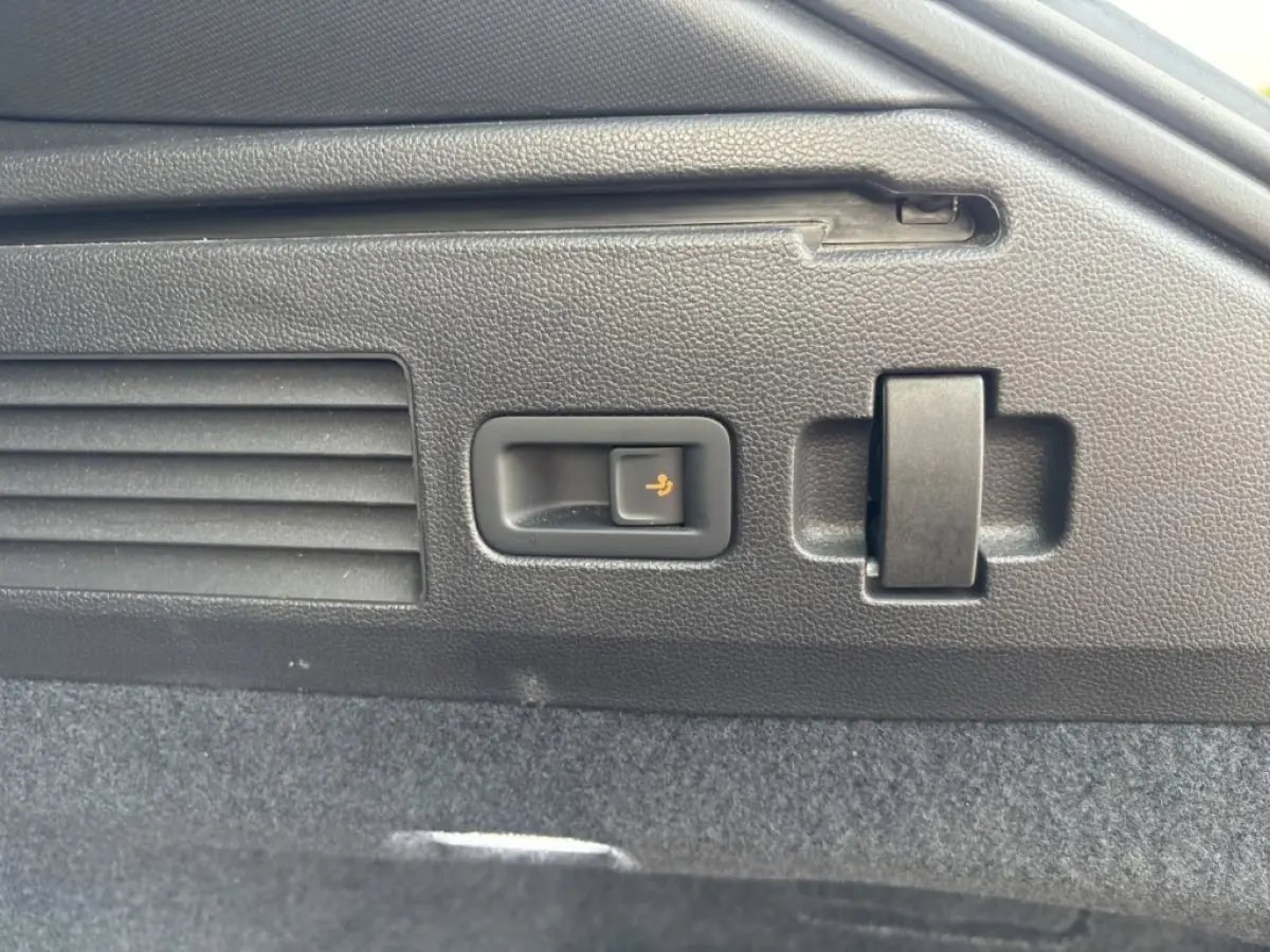 2.0 TDI R-LINE BUSINESS+ TREKHAAK/IQ-LIGHTS/ACC/CAMERA/STOELVERW