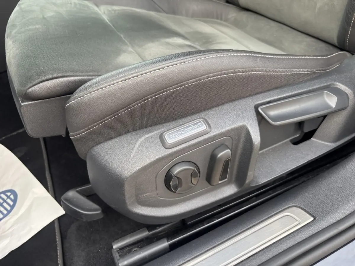 2.0 TDI R-LINE BUSINESS+ TREKHAAK/IQ-LIGHTS/ACC/CAMERA/STOELVERW