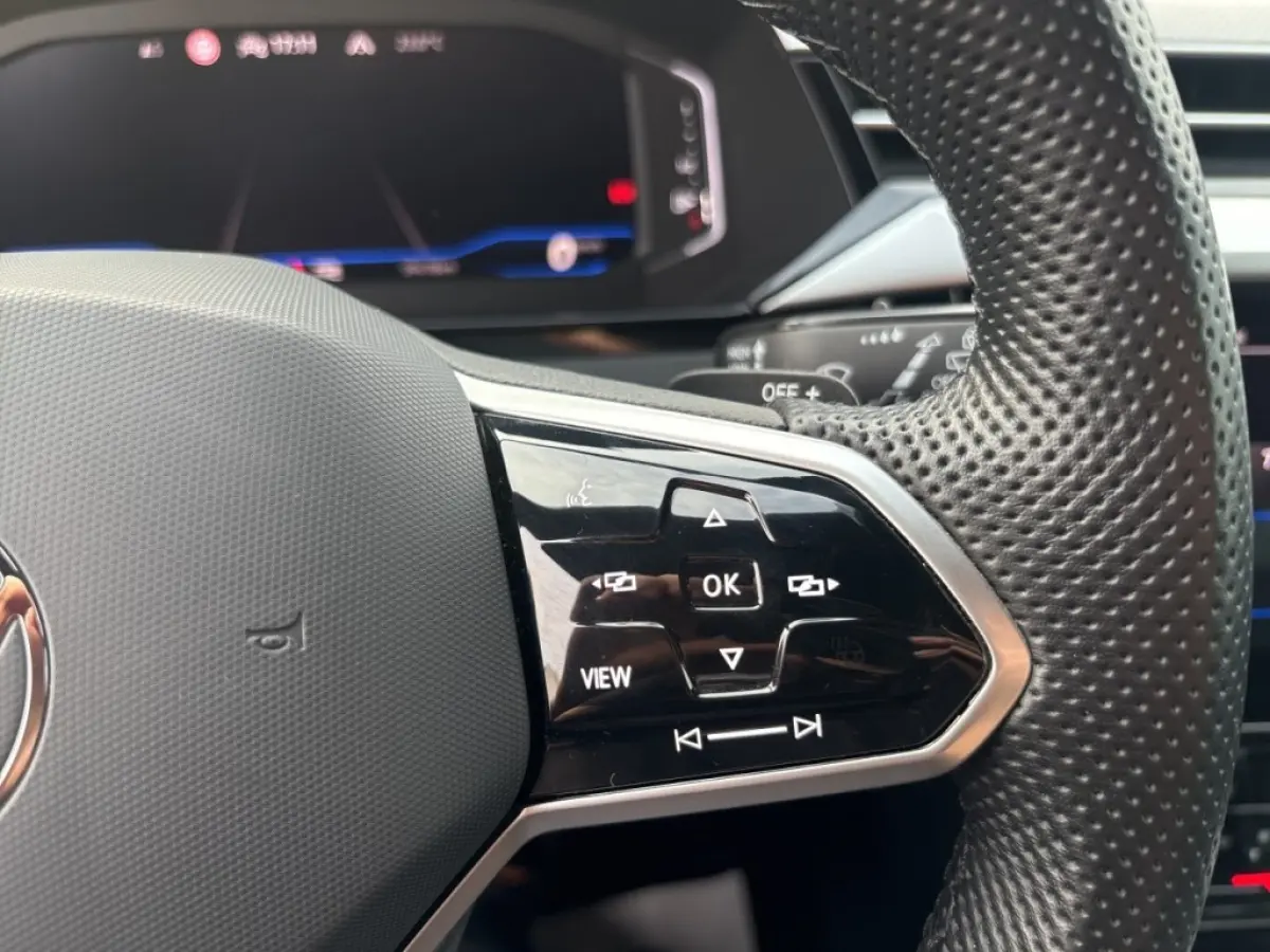 2.0 TDI R-LINE BUSINESS+ TREKHAAK/IQ-LIGHTS/ACC/CAMERA/STOELVERW