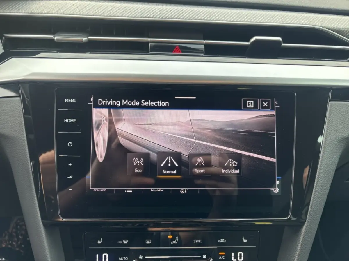 2.0 TDI R-LINE BUSINESS+ TREKHAAK/IQ-LIGHTS/ACC/CAMERA/STOELVERW