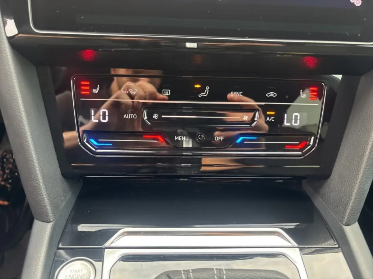 2.0 TDI R-LINE BUSINESS+ TREKHAAK/IQ-LIGHTS/ACC/CAMERA/STOELVERW