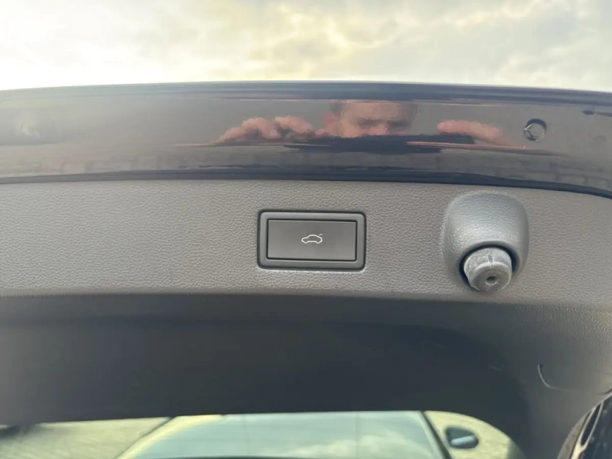 2.0 TDI R-LINE BUSINESS+ TREKHAAK/IQ-LIGHTS/ACC/CAMERA/STOELVERW