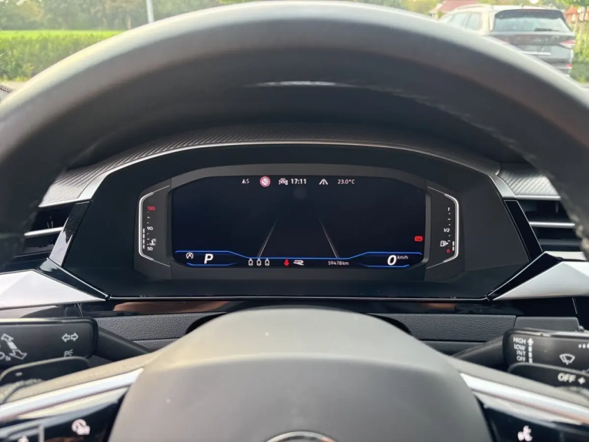 2.0 TDI R-LINE BUSINESS+ TREKHAAK/IQ-LIGHTS/ACC/CAMERA/STOELVERW