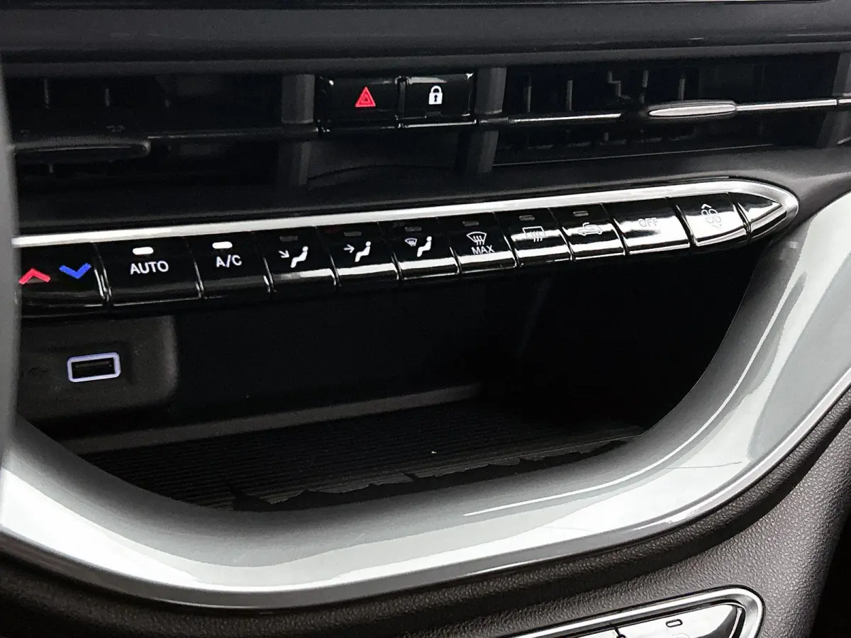 42 kWh 118pk Icon | Apple Carplay/Android Auto | Dodehoekdetectie | Camera | Stoelverwarming | Climate Control | Cruise Control |