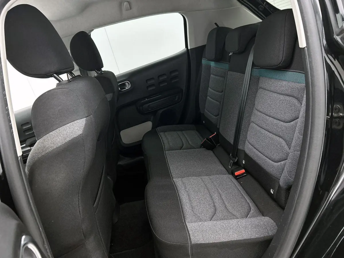 1.2 83pk Shine | 1ste Eigenaar | Navigatie | Apple Carplay/Android Auto | Armsteun | LED | Climate Control | Cruise Control | Camera | Privacy Glass | Navigatie | LMV | Isofix | Two-Tone |