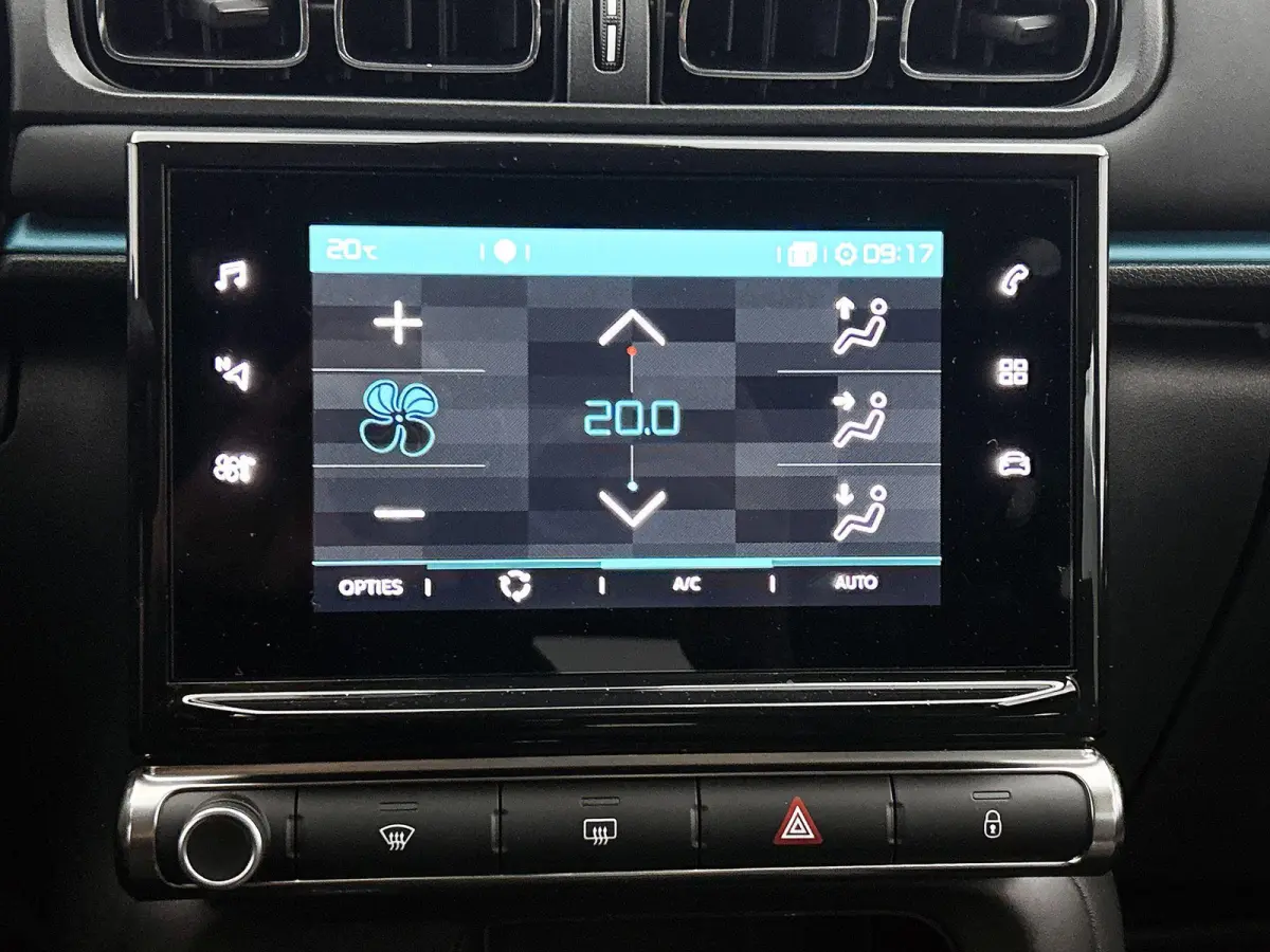 1.2 83pk Shine | 1ste Eigenaar | Navigatie | Apple Carplay/Android Auto | Armsteun | LED | Climate Control | Cruise Control | Camera | Privacy Glass | Navigatie | LMV | Isofix | Two-Tone |