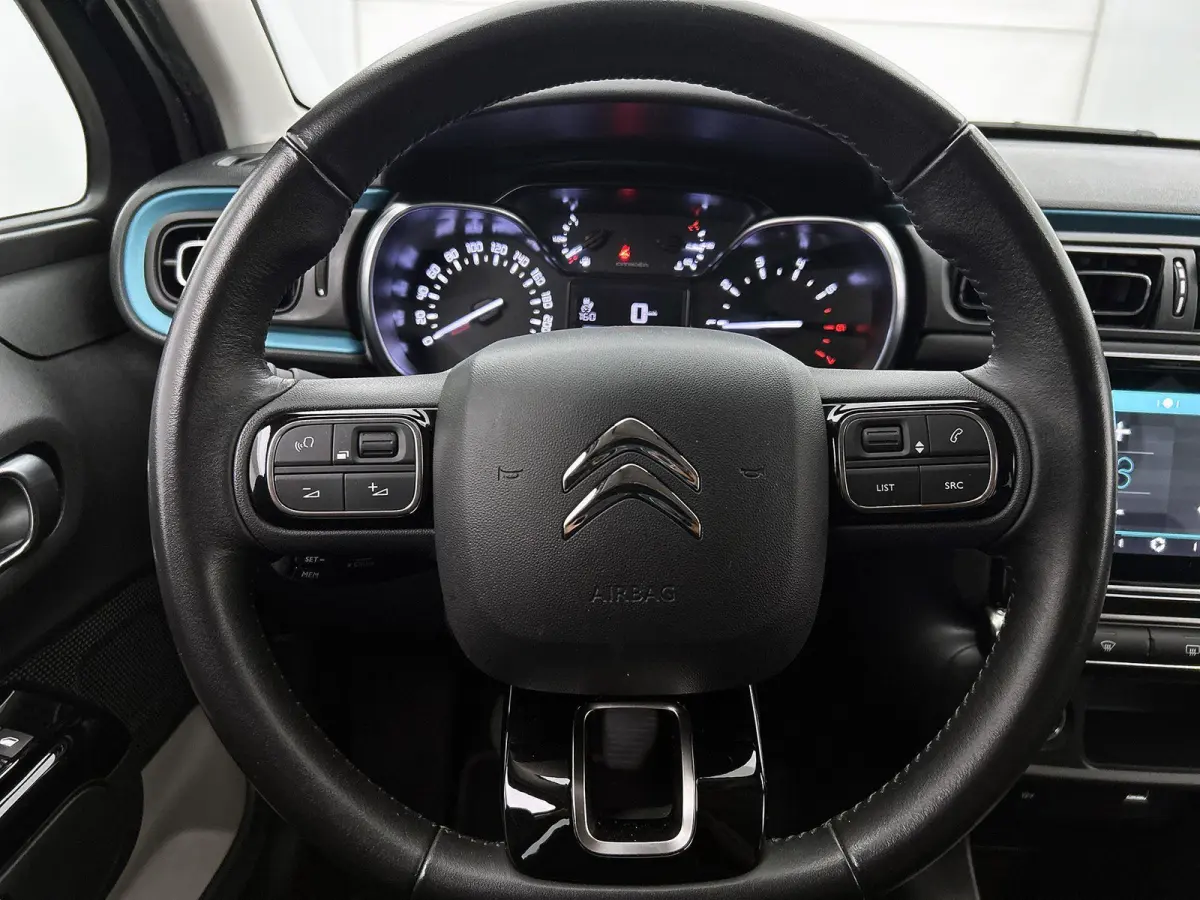 1.2 83pk Shine | 1ste Eigenaar | Navigatie | Apple Carplay/Android Auto | Armsteun | LED | Climate Control | Cruise Control | Camera | Privacy Glass | Navigatie | LMV | Isofix | Two-Tone |